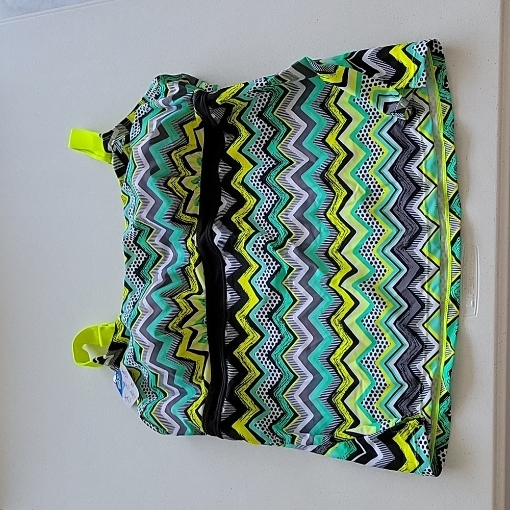 Womens bathing suit top, 20W.